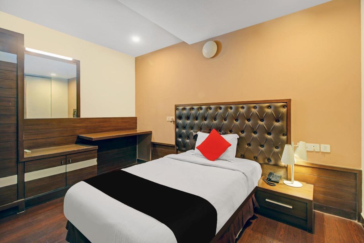 Collection O 82357 Hotel Surabhi Pride Trimulgherry Esterno foto
