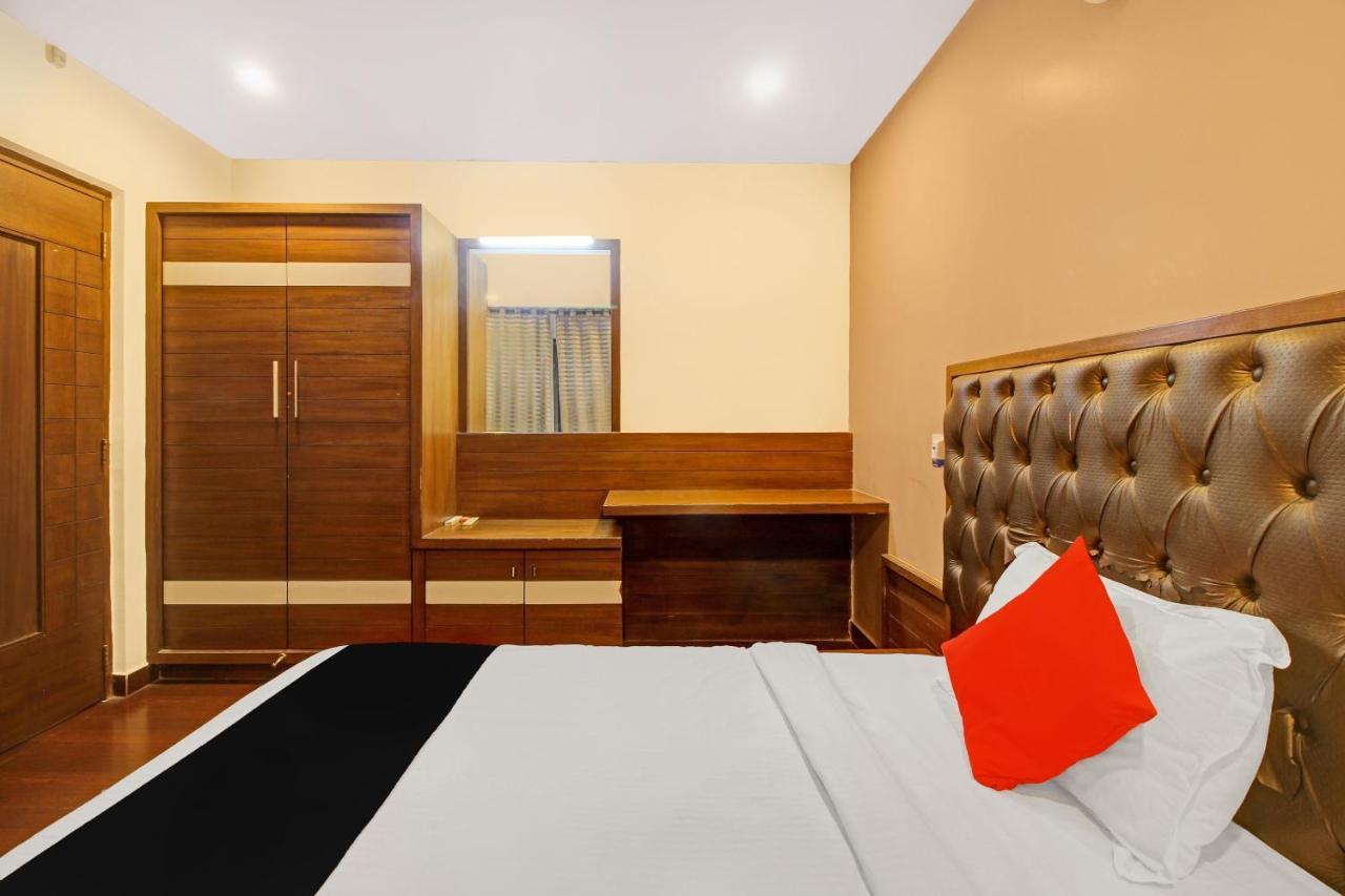 Collection O 82357 Hotel Surabhi Pride Trimulgherry Esterno foto