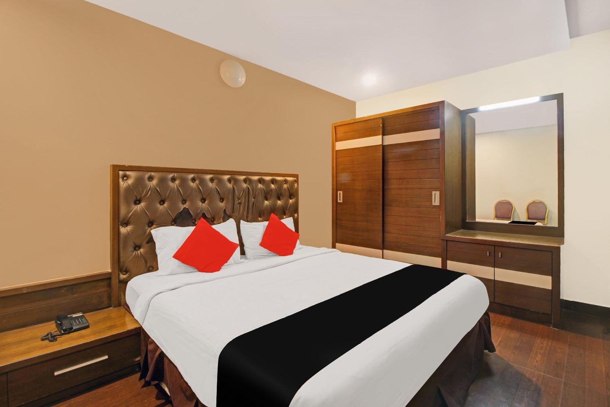 Collection O 82357 Hotel Surabhi Pride Trimulgherry Esterno foto