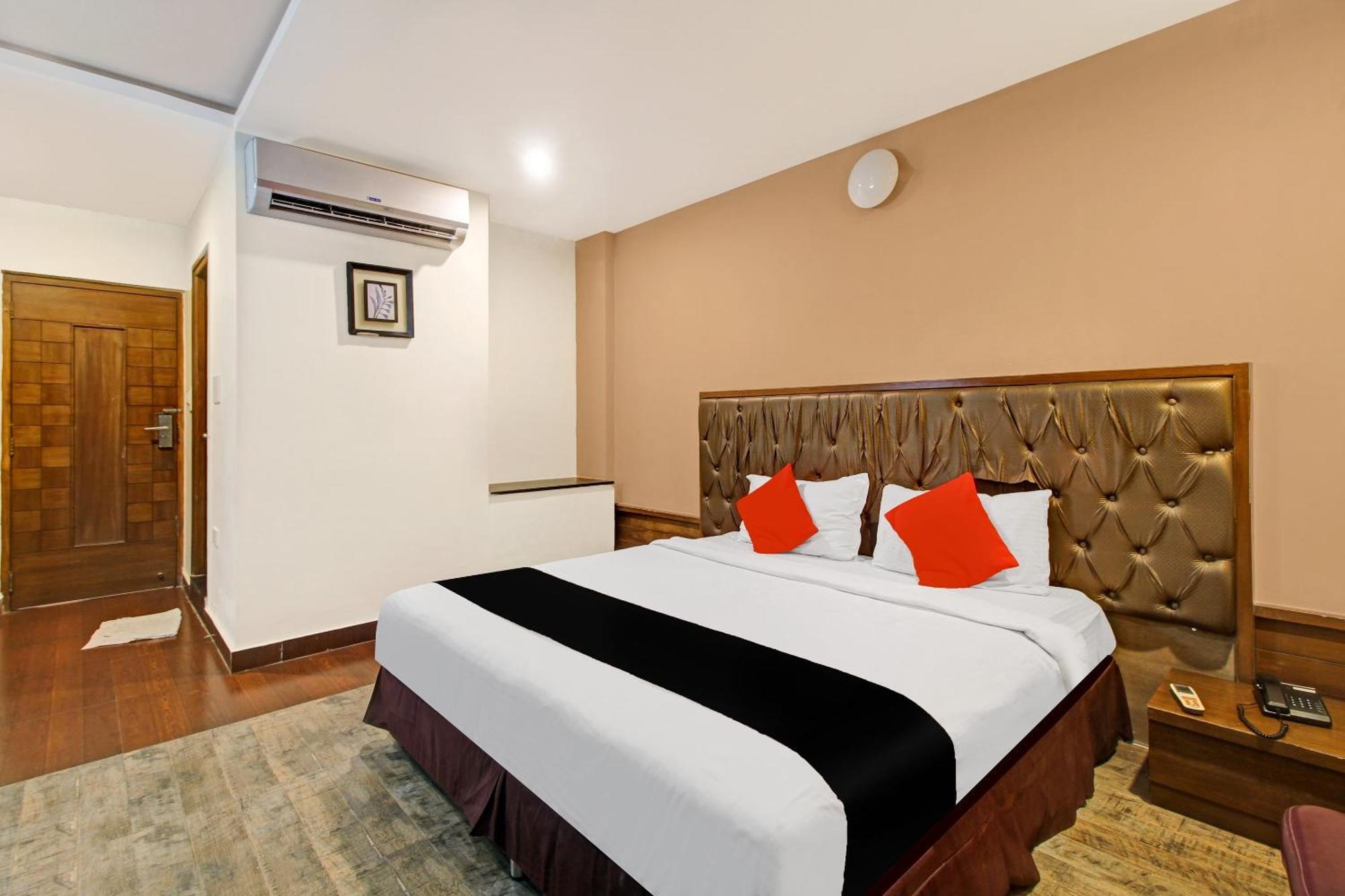 Collection O 82357 Hotel Surabhi Pride Trimulgherry Esterno foto
