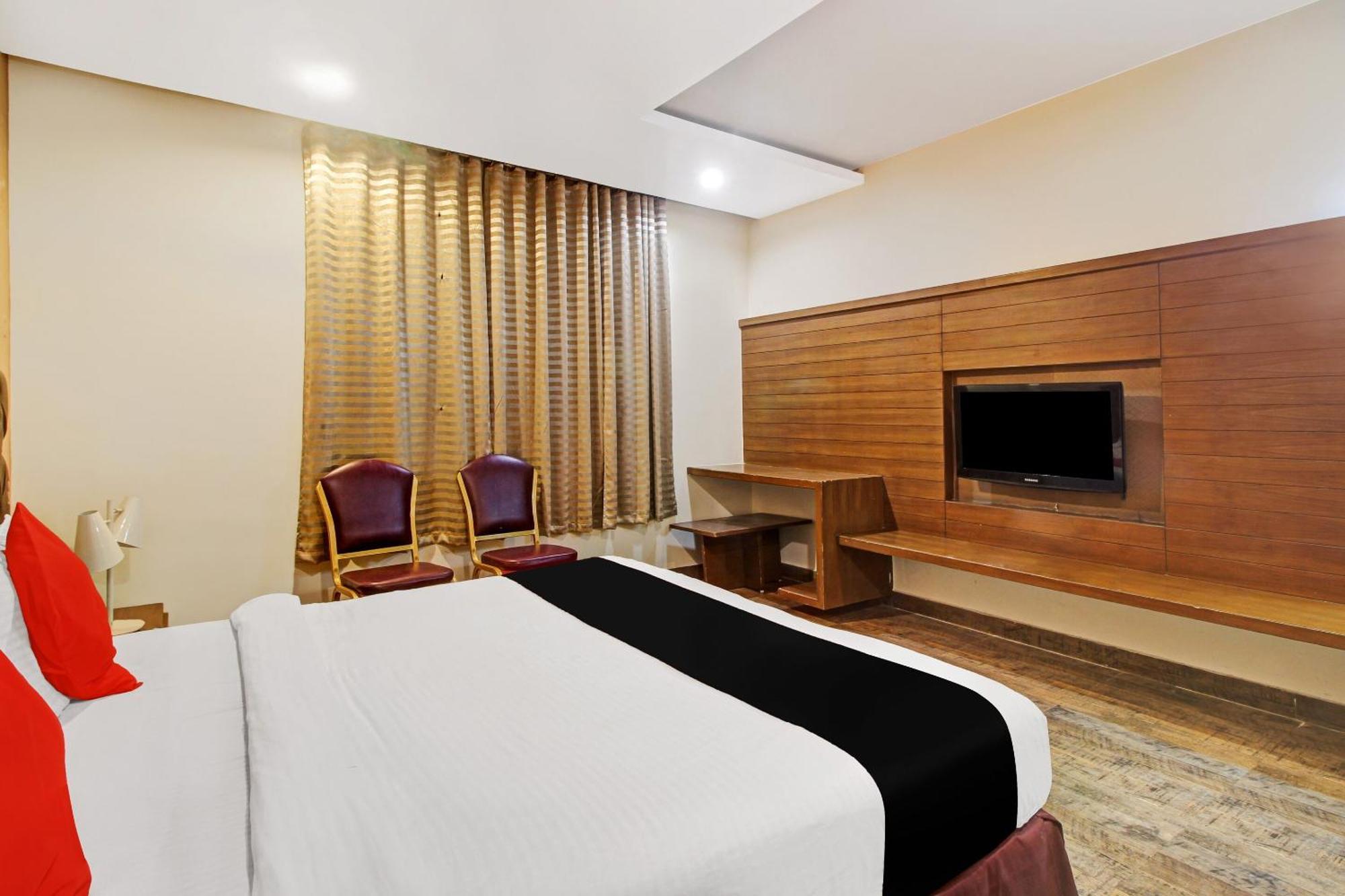 Collection O 82357 Hotel Surabhi Pride Trimulgherry Esterno foto