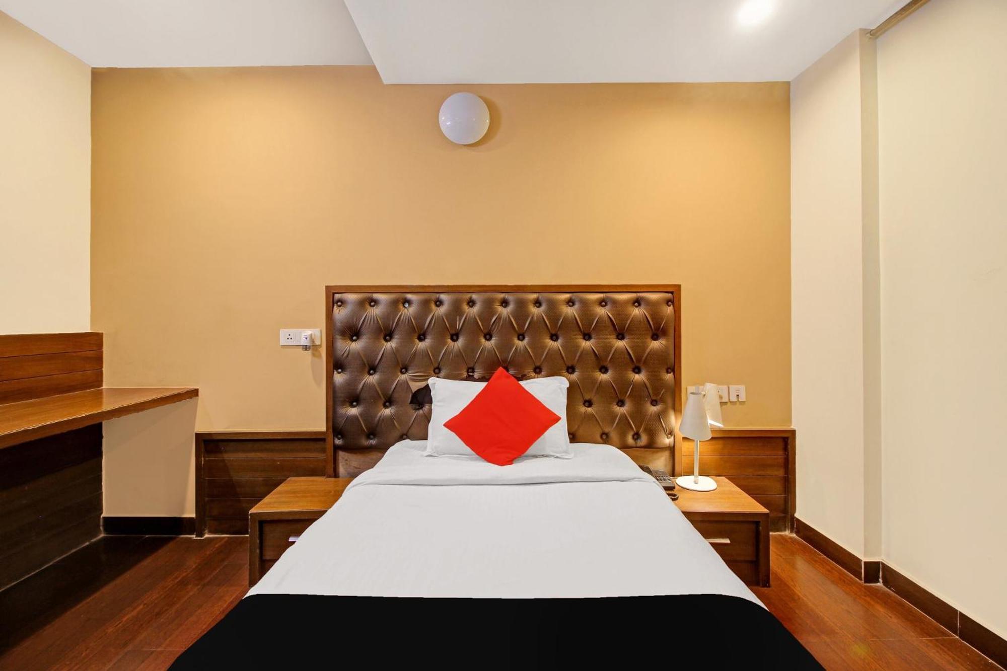 Collection O 82357 Hotel Surabhi Pride Trimulgherry Esterno foto