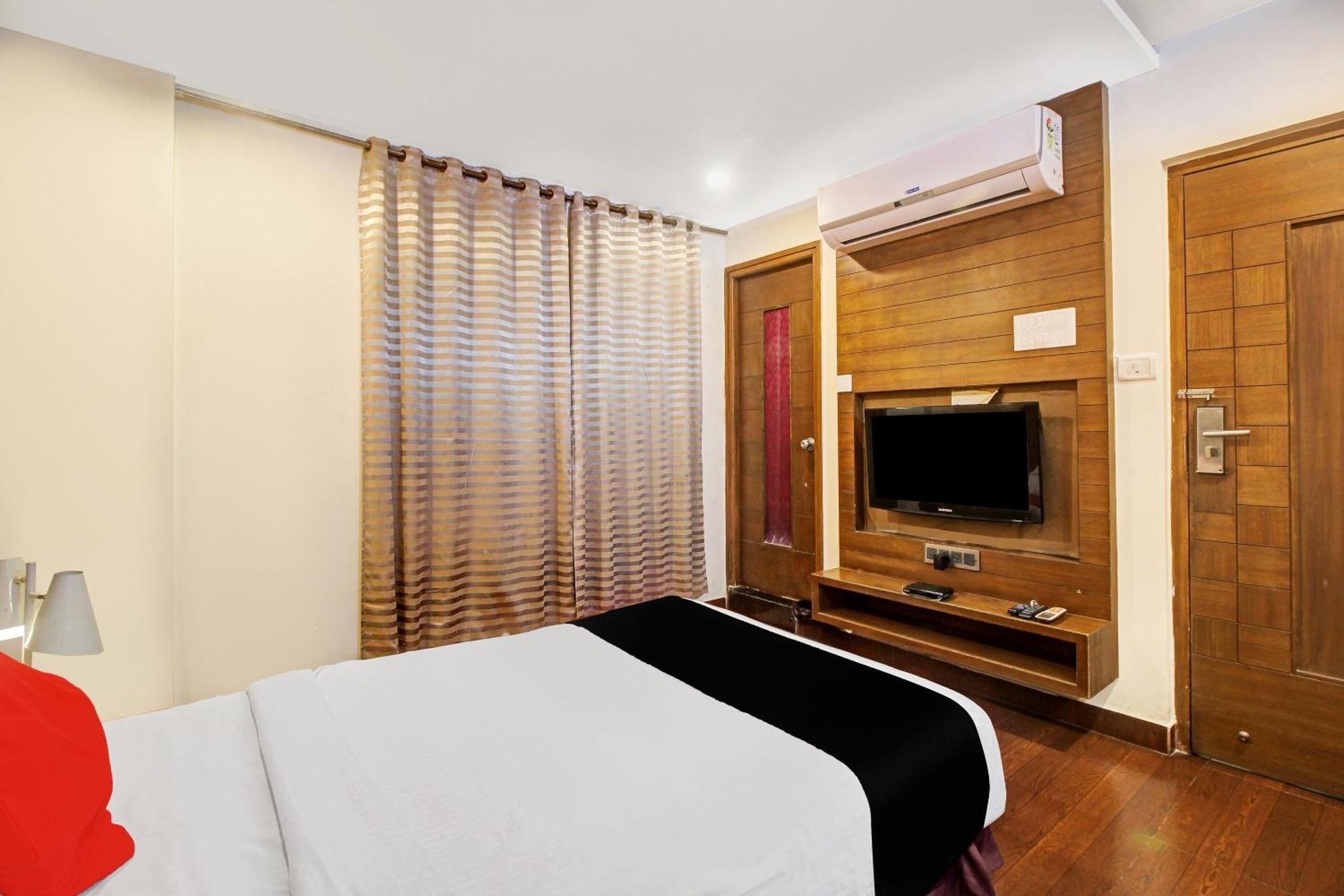 Collection O 82357 Hotel Surabhi Pride Trimulgherry Esterno foto